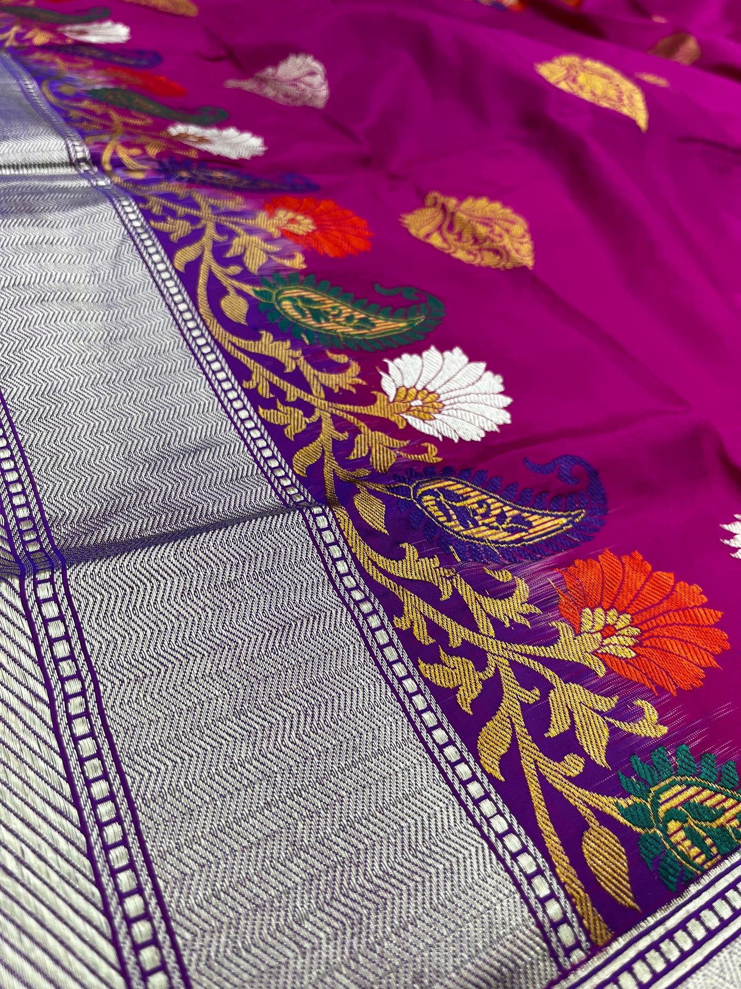 Pure Katan Silk Banarasi Handloom Saree - All over Kadua motifs With Meenakari