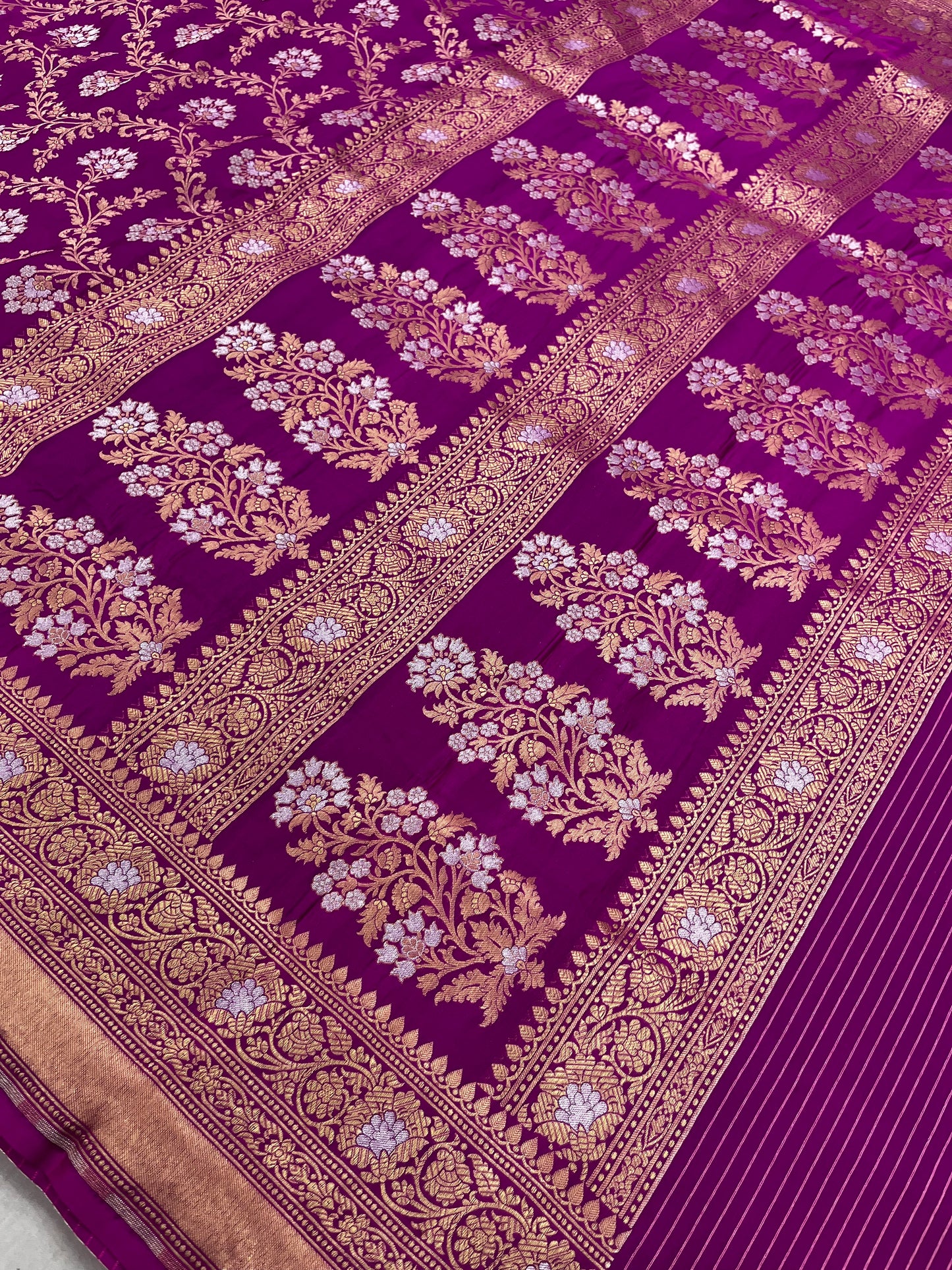 A Beautiful Pure Katan Silk Handloom Banarasi Saree - All Over Sona Rupa Jaaal Work