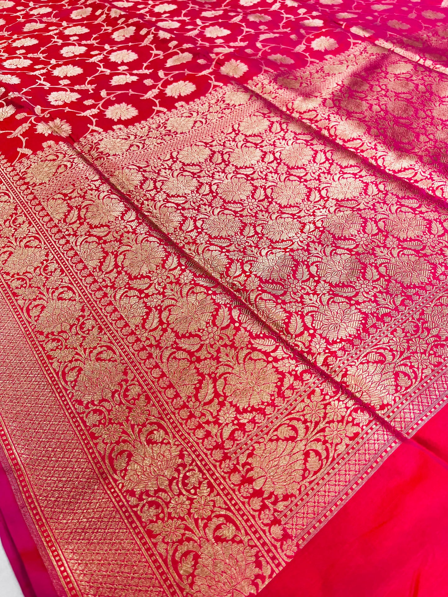 A Beautiful Pure Katan Silk Handloom Banarasi Saree - jaal work