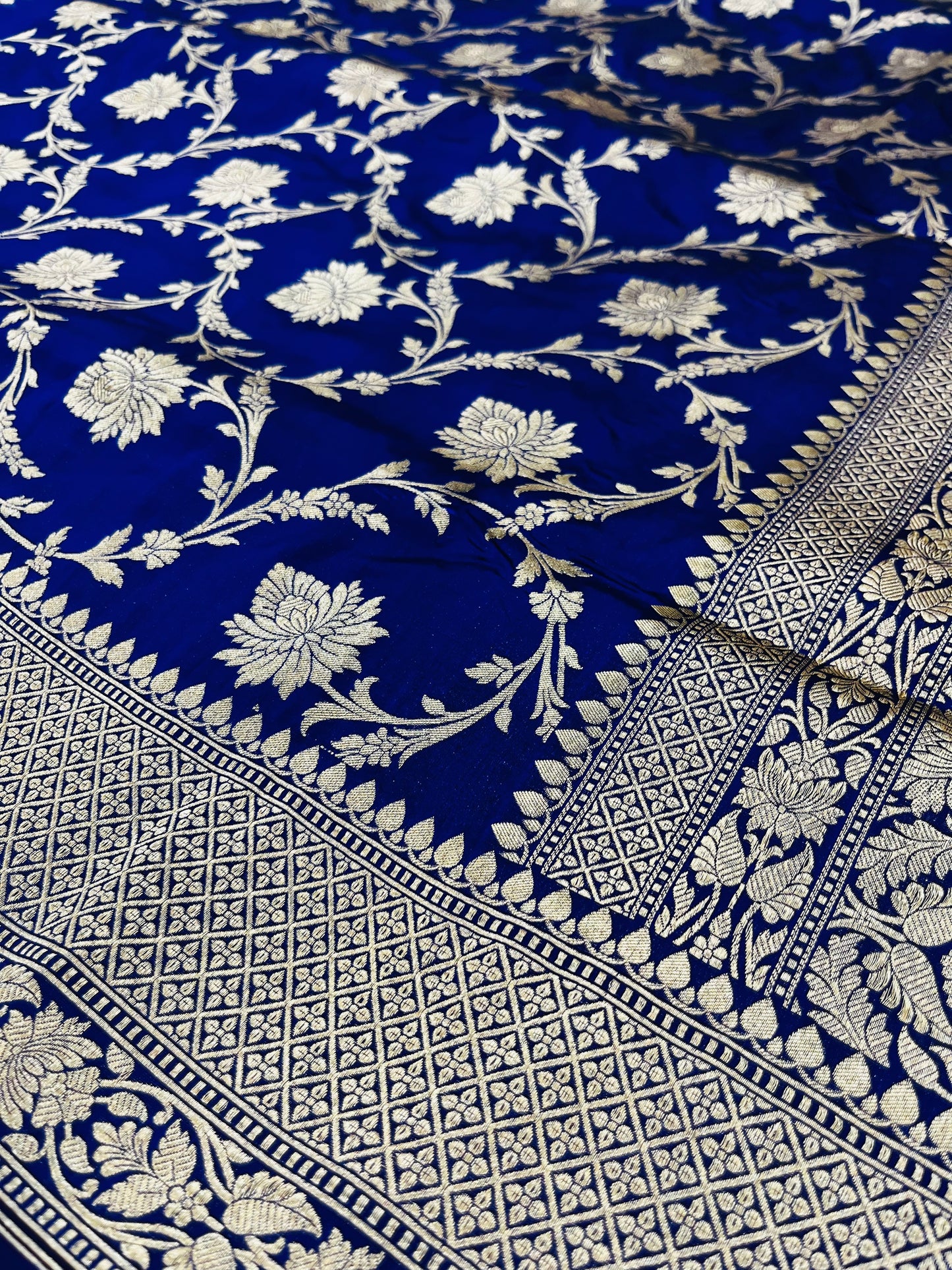 fantastic Pure Katan Silk Handloom Banarasi Saree - all Over jaal work