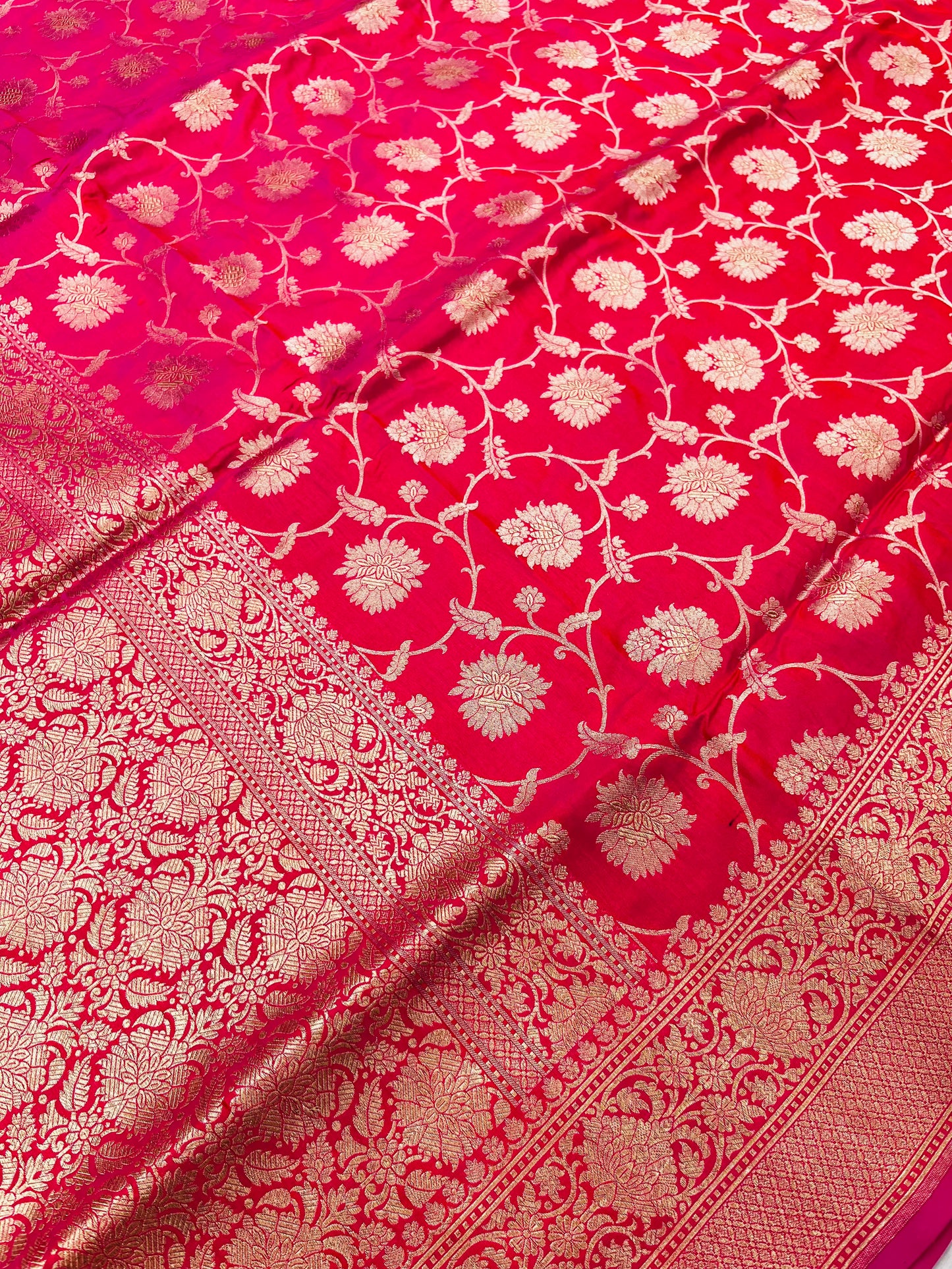 A Beautiful Pure Katan Silk Handloom Banarasi Saree - jaal work