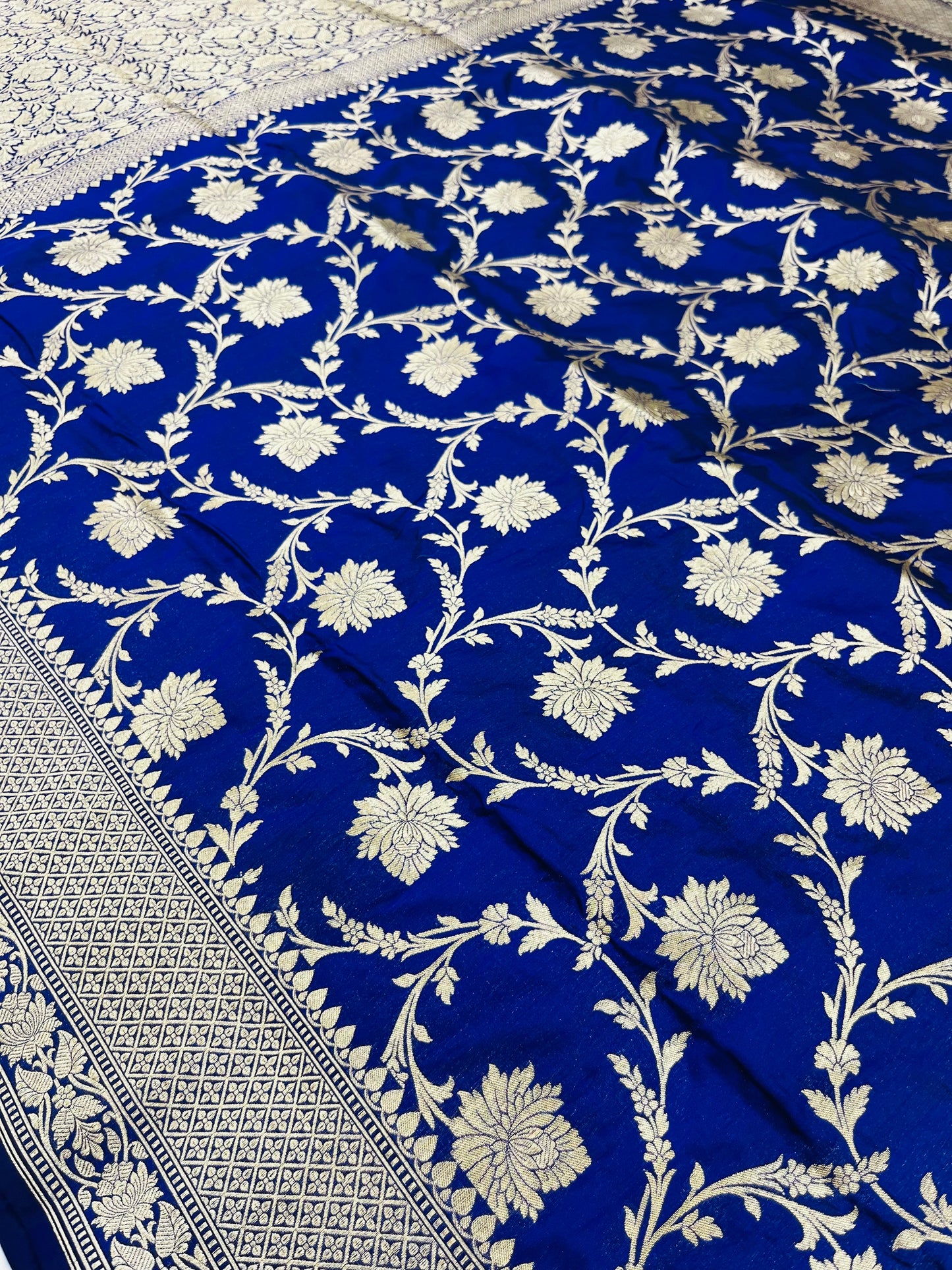 fantastic Pure Katan Silk Handloom Banarasi Saree - all Over jaal work