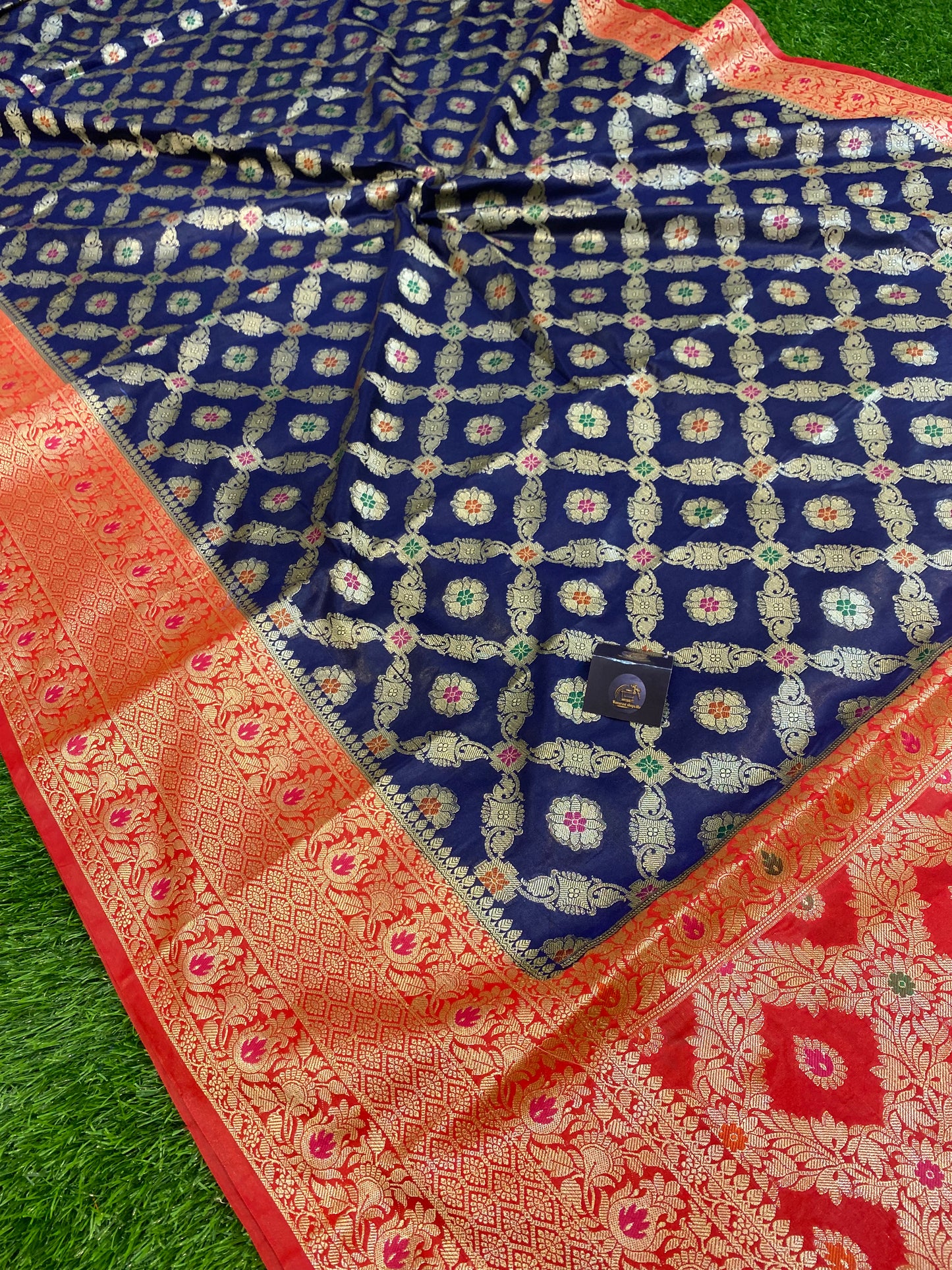 SEMI KATAN BANARASI SAREE WITH CONTRAST BORDER AND PALLU