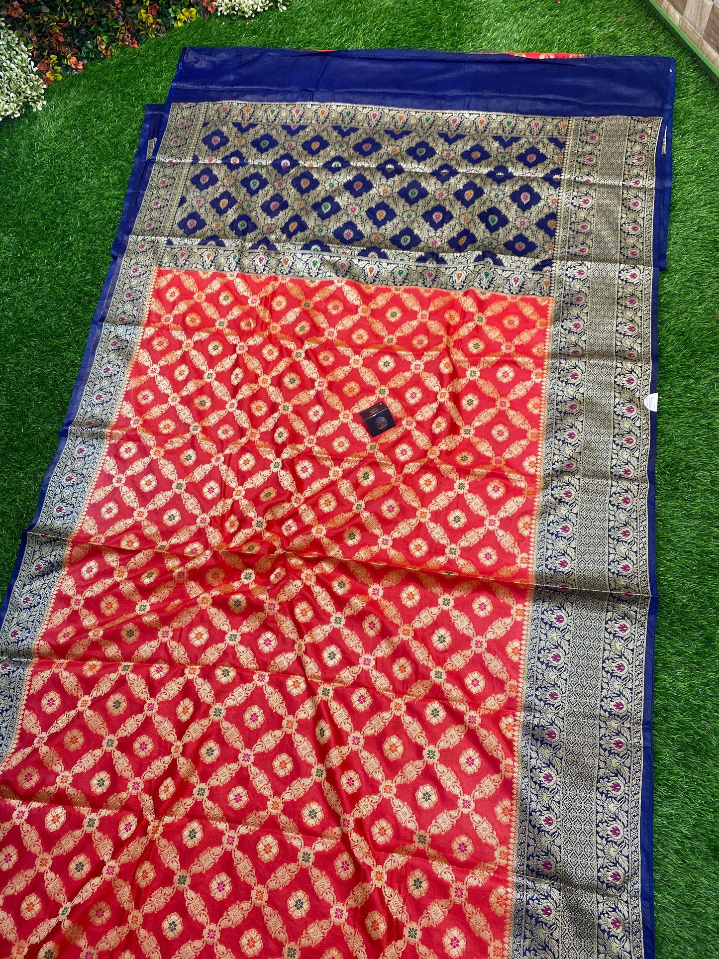 SEMI KATAN BANARASI SAREE WITH CONTRAST BORDER AND PALLU