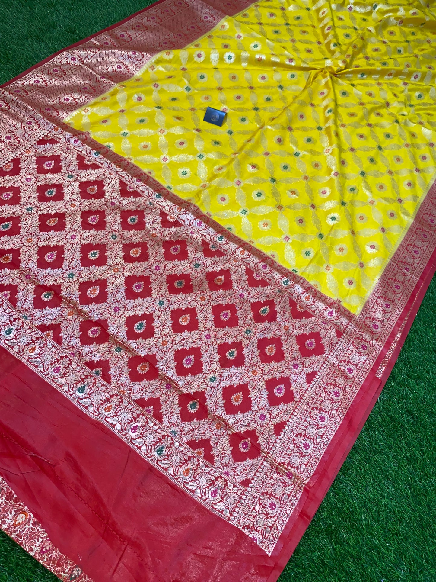 SEMI KATAN BANARASI SAREE WITH CONTRAST BORDER AND PALLU