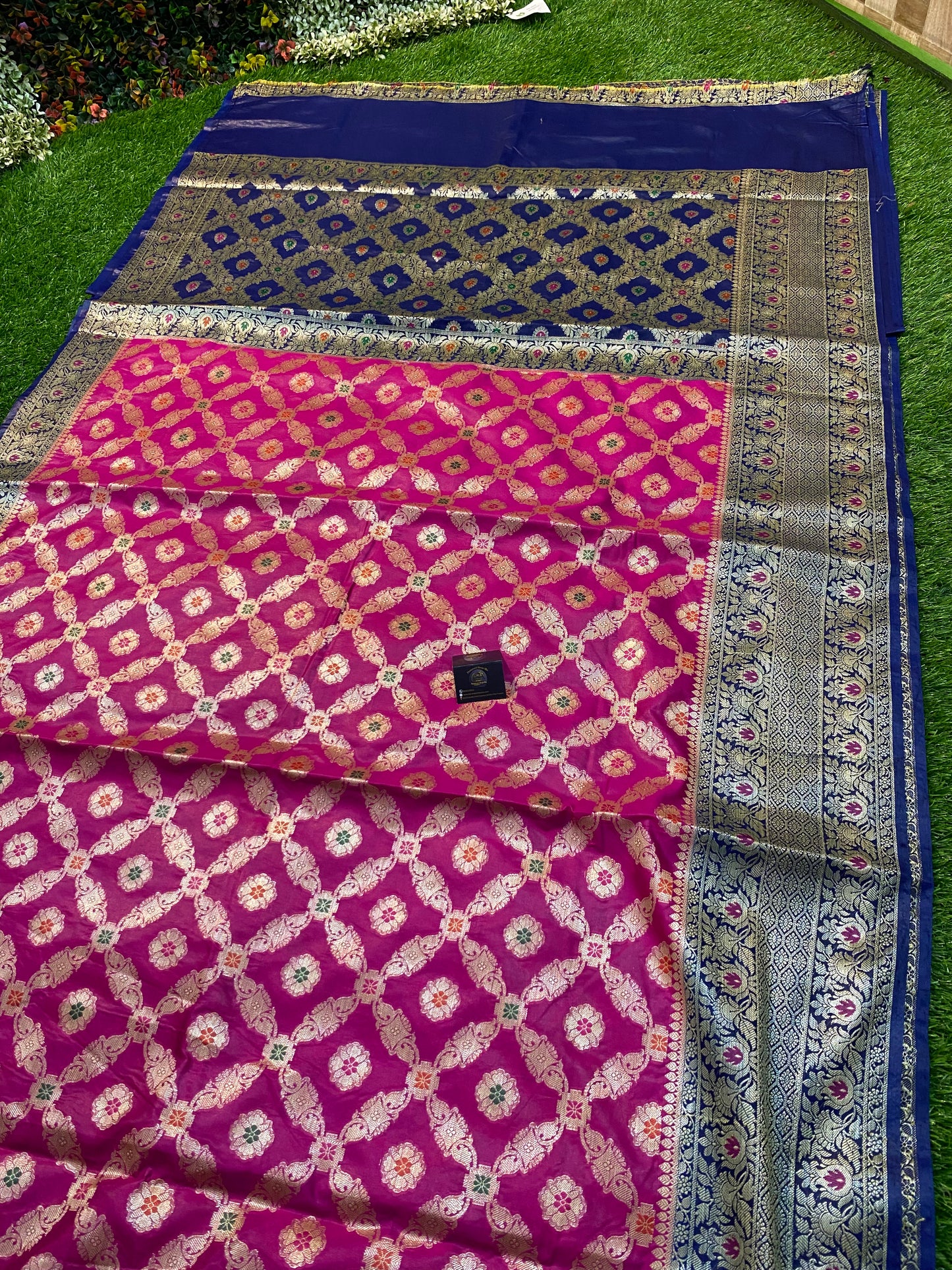 SEMI KATAN BANARASI SAREE WITH CONTRAST BORDER AND PALLU