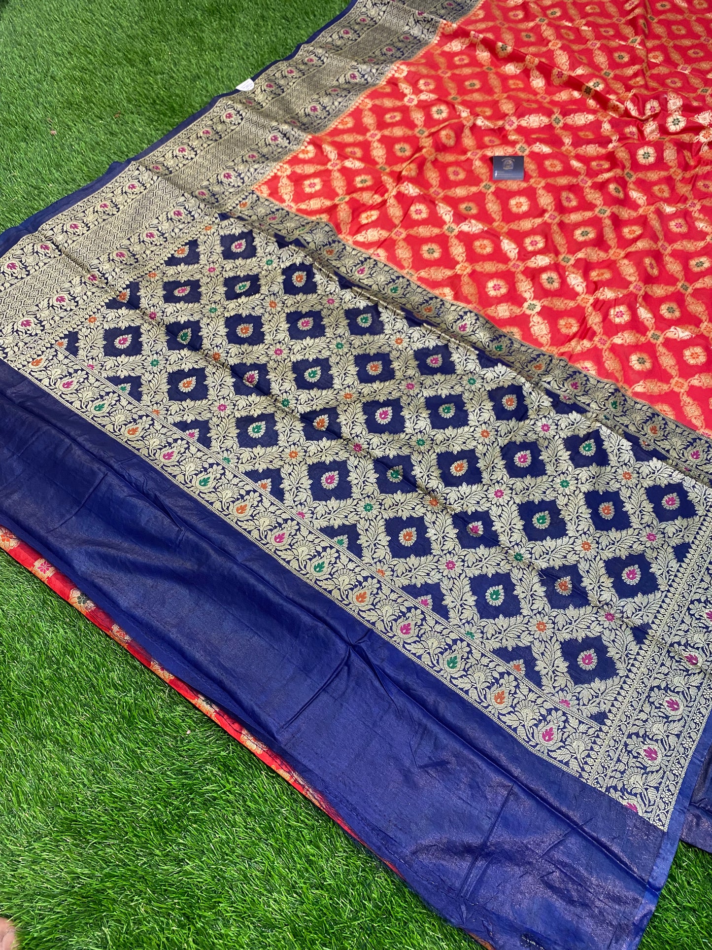 SEMI KATAN BANARASI SAREE WITH CONTRAST BORDER AND PALLU