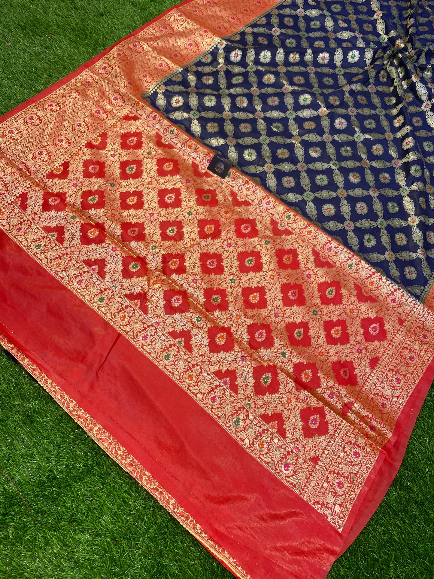 SEMI KATAN BANARASI SAREE WITH CONTRAST BORDER AND PALLU