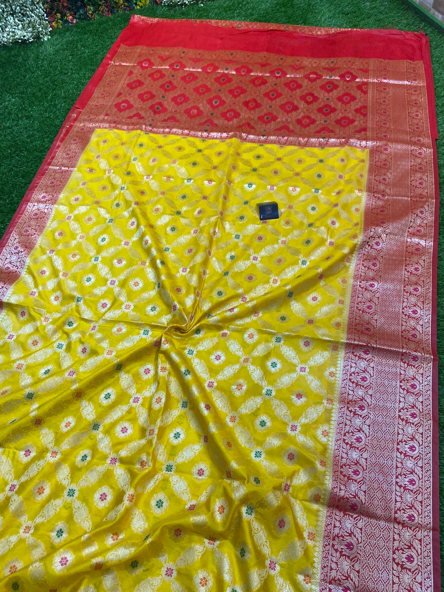 SEMI KATAN BANARASI SAREE WITH CONTRAST BORDER AND PALLU