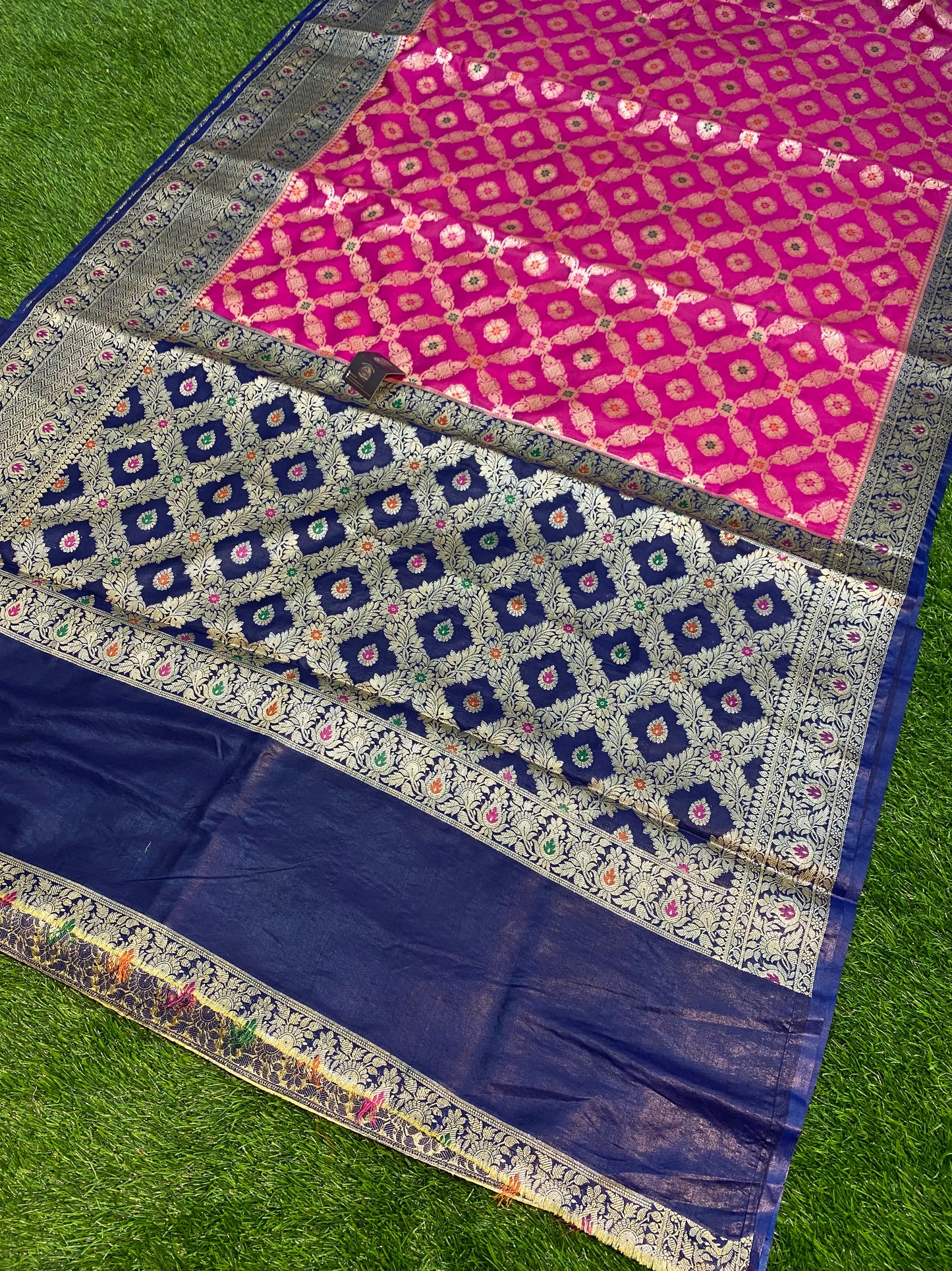 SEMI KATAN BANARASI SAREE WITH CONTRAST BORDER AND PALLU